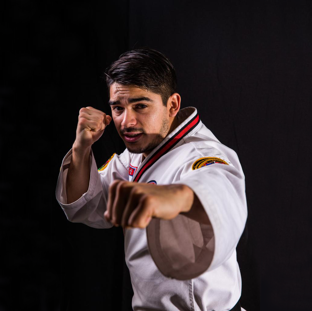 denny-castro-profesor-taekwondo